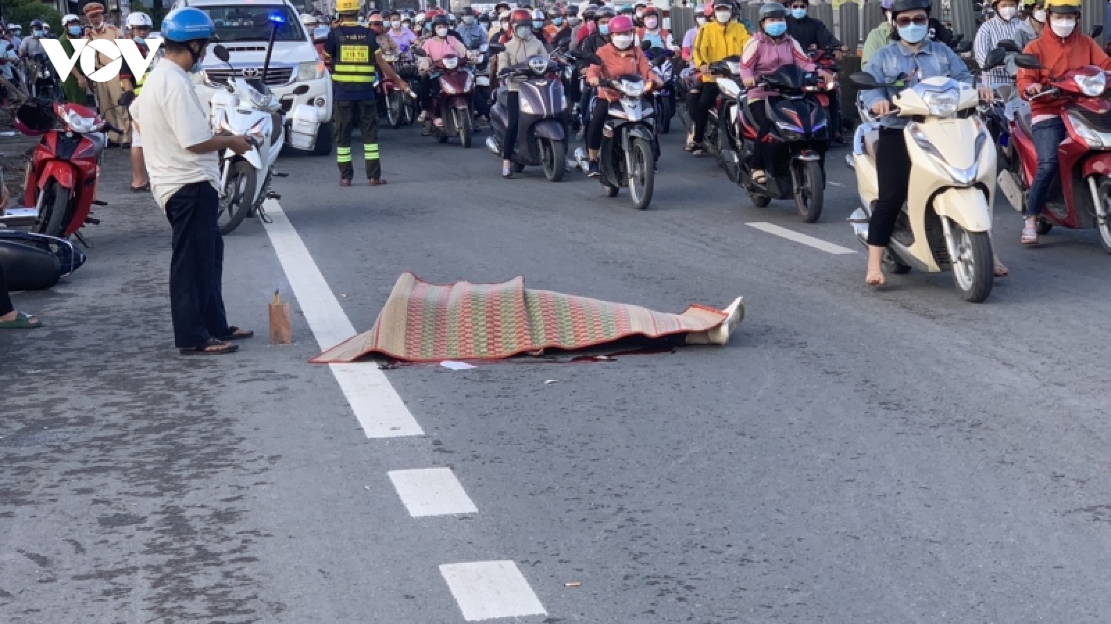 Nữ công nhân tử nạn do va quẹt với xe đưa rước công nhân