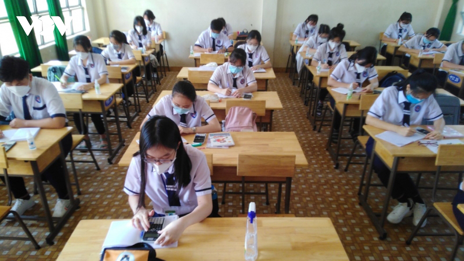 Sau 2 tháng khai giảng, các trường học ở Tiền Giang vẫn chưa thể thu học phí