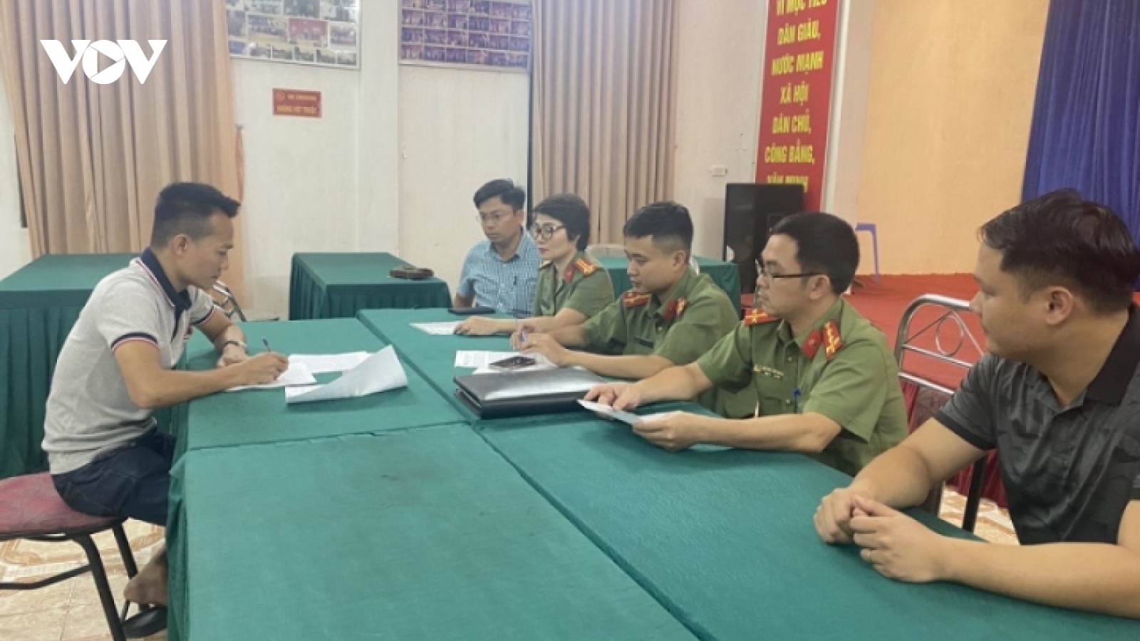 Xử lý 2 người tung tin sai về Vingroup, Novaland và thị trường chứng khoán