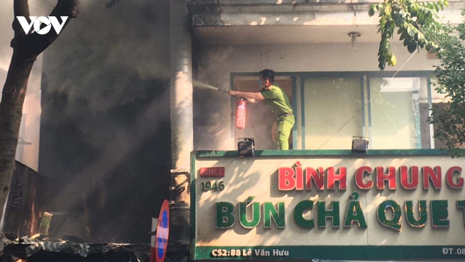 Cháy tại quán bún chả trên phố Lê Văn Hưu, Hà Nội