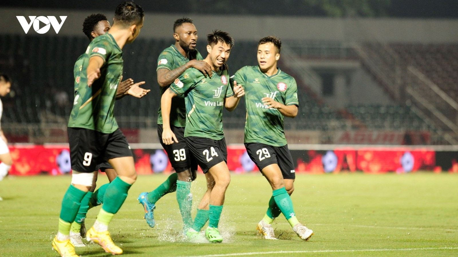 Đại thắng Đà Nẵng, CLB TP.HCM trụ hạng V-League sớm 2 vòng đấu