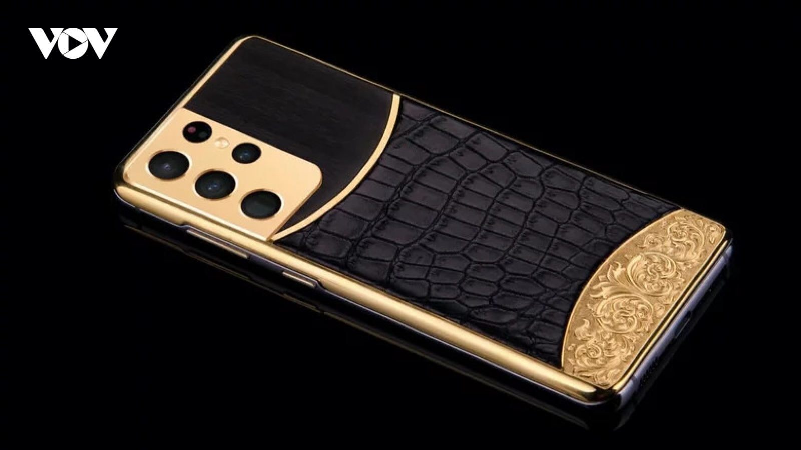 Mê mẩn với Samsung Galaxy S21 Gold có giá bằng một chiếc xe hơi