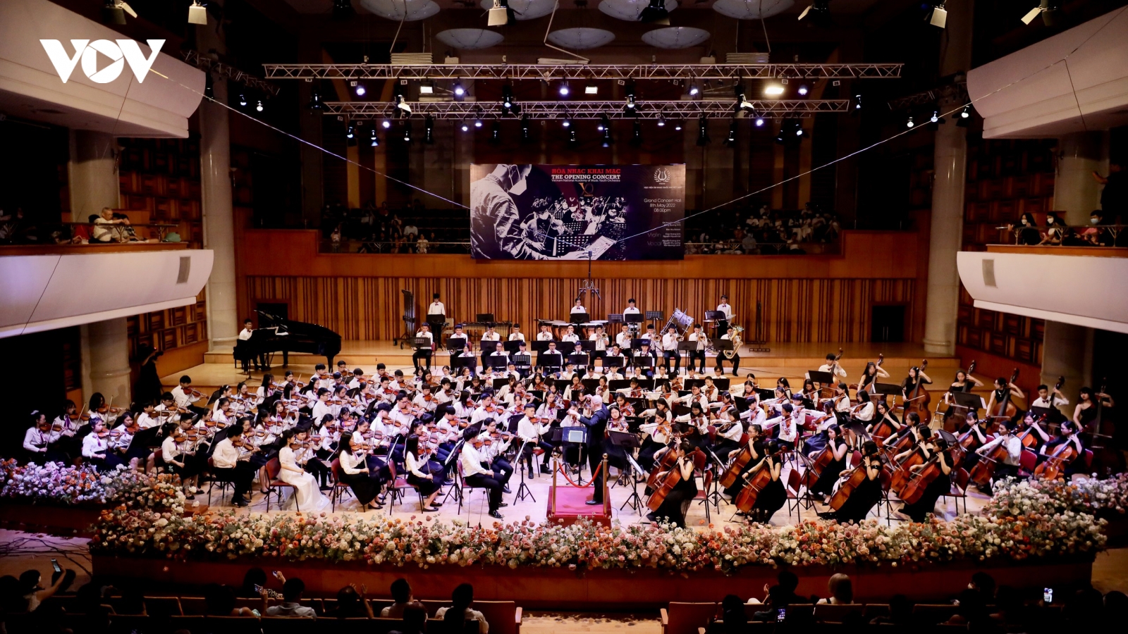 Mỹ Anh chung sân khấu với nghệ sĩ opera nổi tiếng giọng nữ cao Asa Jager
