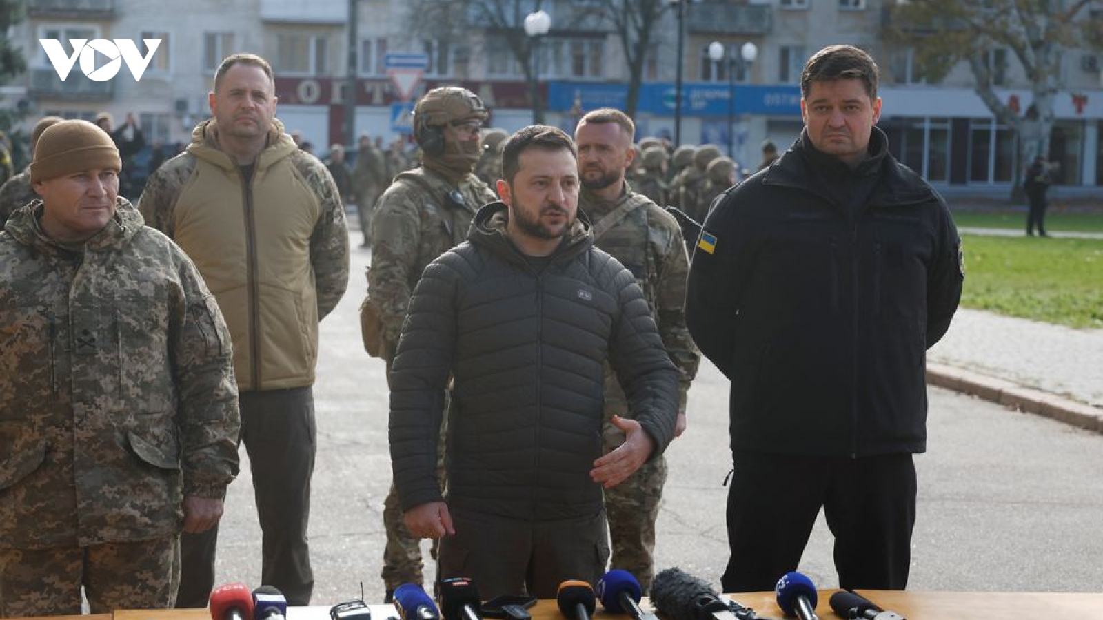 Tổng thống Ukraine Volodymyr Zelensky tới thăm Kherson