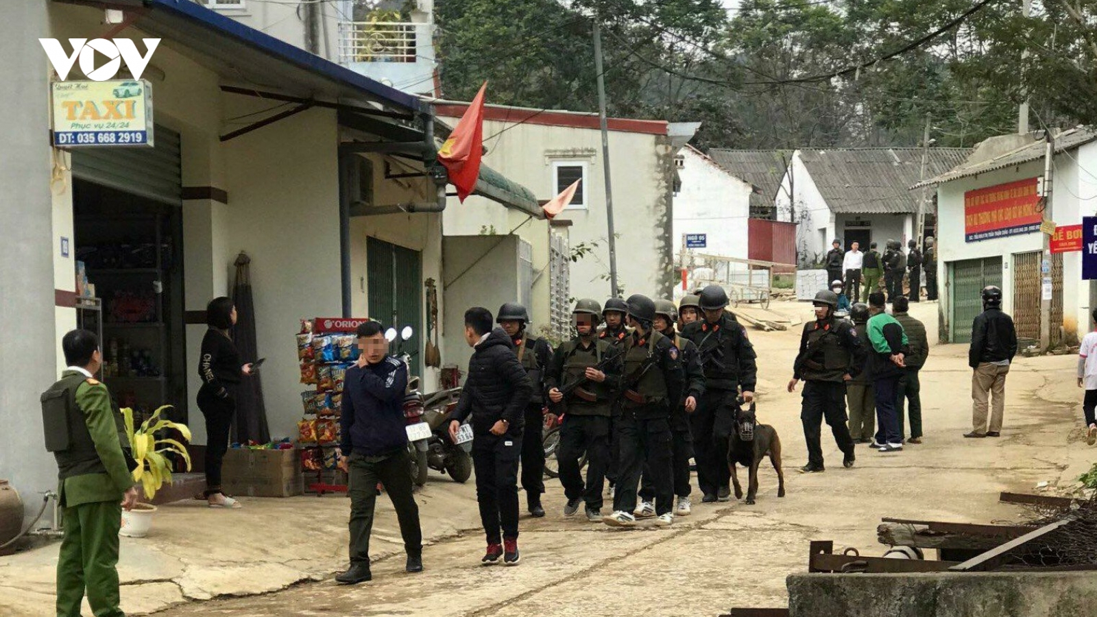 Vây ráp trong đêm đối tượng vận chuyển ma túy dùng súng chống trả để tẩu thoát