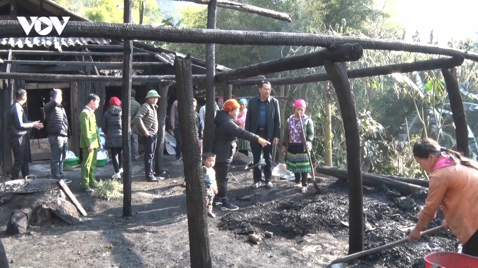 Đốt củi sưởi ấm gây hỏa hoạn khiến cụ bà tử vong