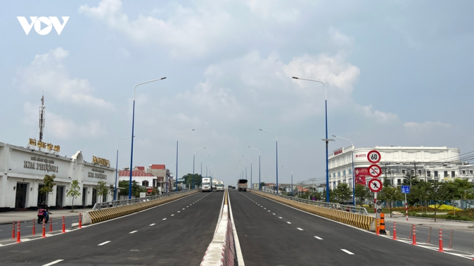 Thông xe cầu vượt thép đầu tiên ở Bình Dương