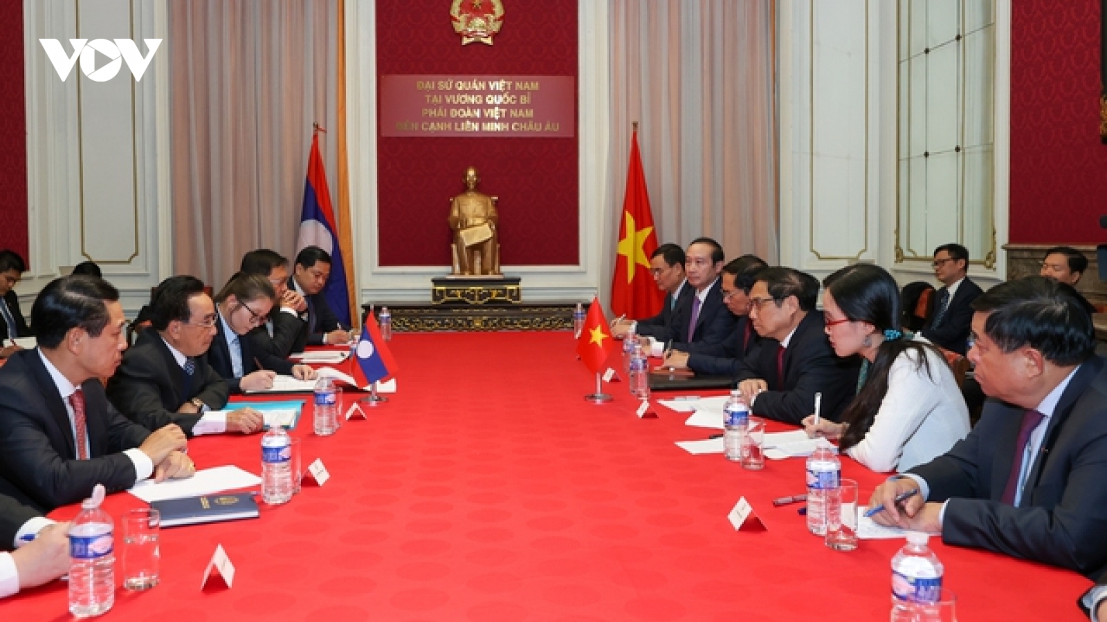 Thủ tướng Phạm Minh Chính gặp Thủ tướng Lào Phankham Viphavanh