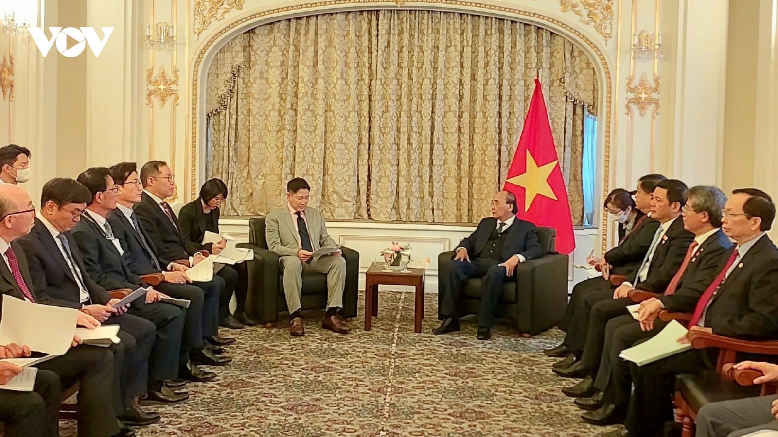 Chủ tịch nước Nguyễn Xuân Phúc tiếp lãnh đạo các tập đoàn hàng đầu Hàn Quốc