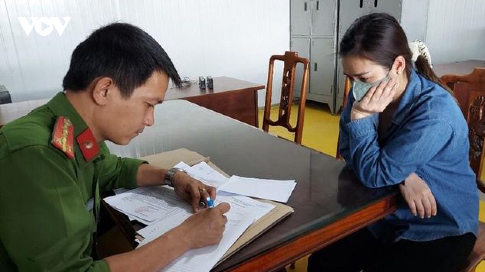 Khởi tố nữ thu ngân để điều tra tham ô tài sản