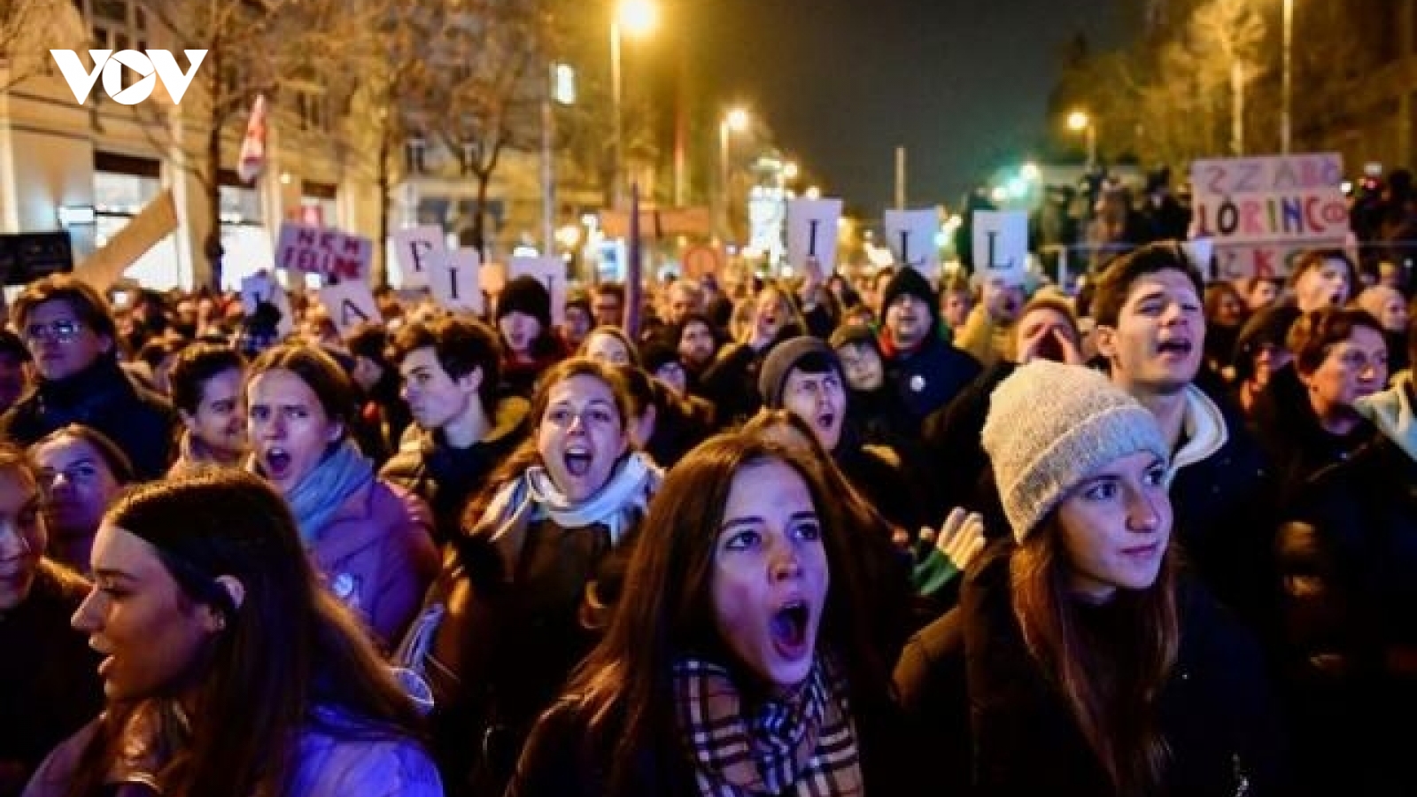 Hàng ngàn sinh viên Hungary biểu tình phản đối việc giáo viên bị sa thải