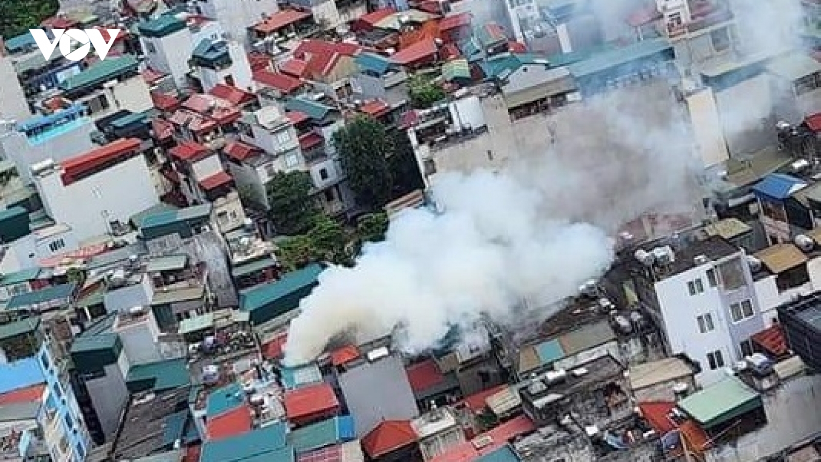 Đun bếp củi nấu ăn cho "thú cưng" gây cháy nhà ở Vũ Trọng Phụng (Hà Nội)
