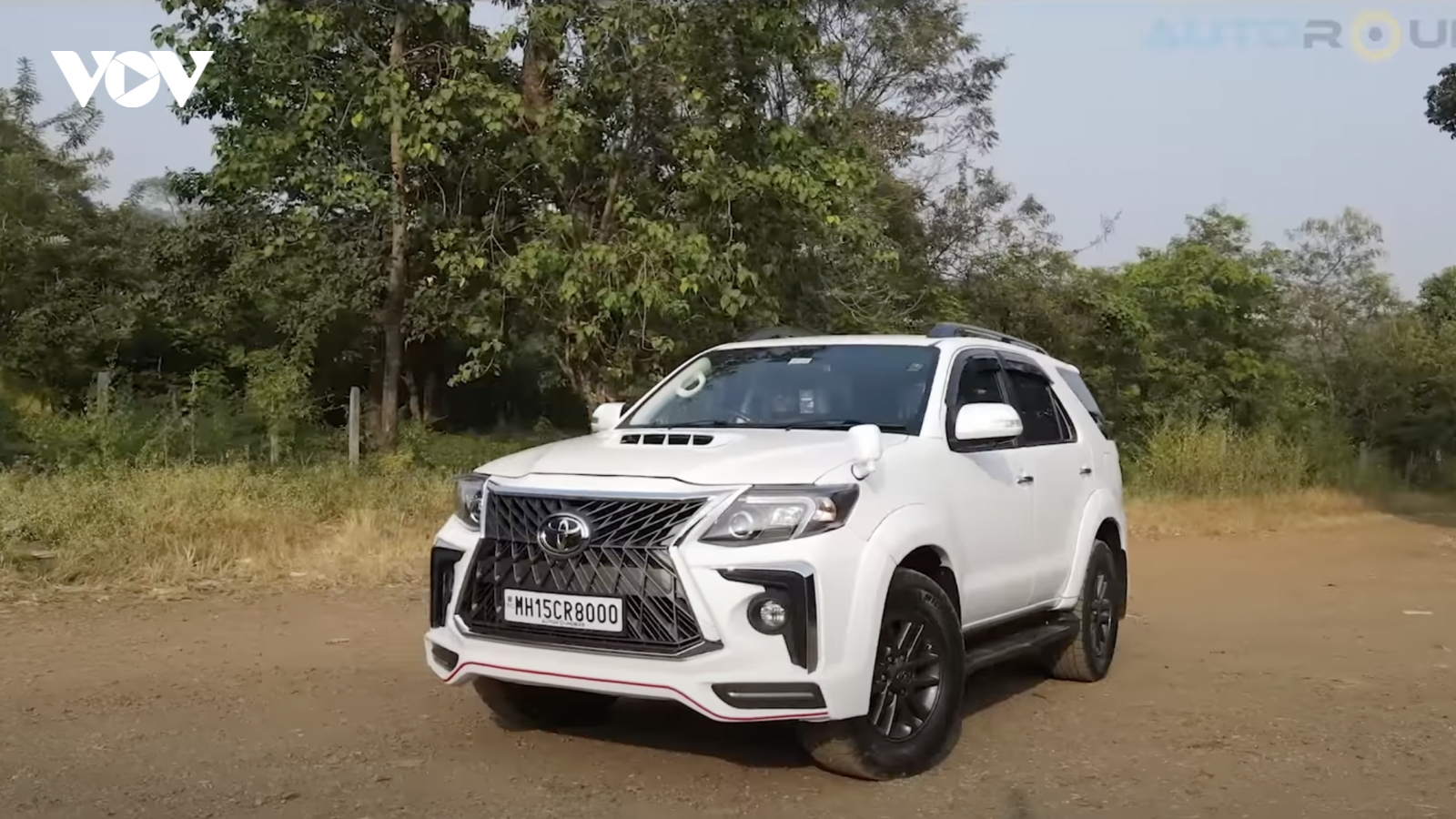 Khám phá Toyota Fortuner độ phong cách Lexus