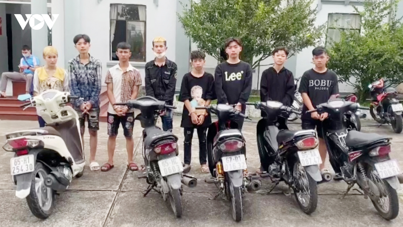 Công an Cần Thơ bắt 8 thiếu niên cướp xe máy lúc rạng sáng