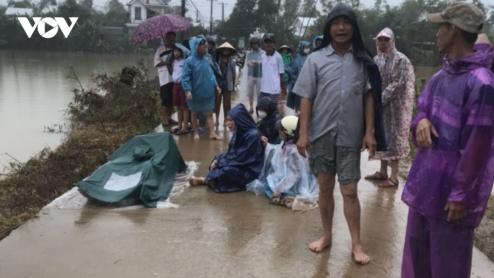 Thừa Thiên Huế: Bí thư Đảng ủy xã bị mưa lũ cuốn trôi