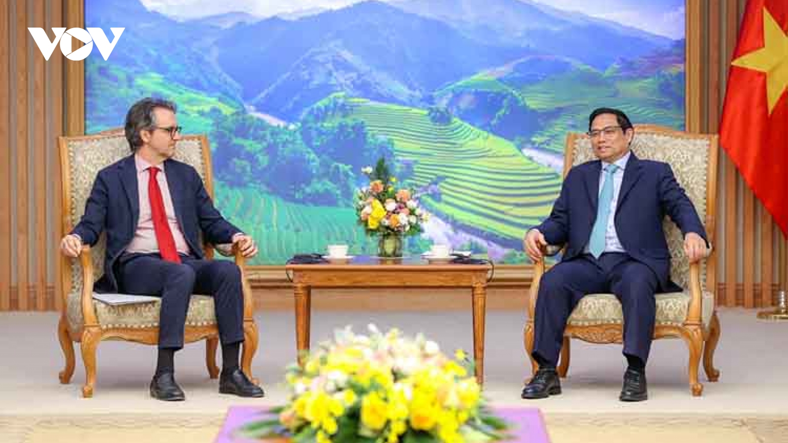 Vietnam committed to fighting illegal fishing, PM tells EU ambassador