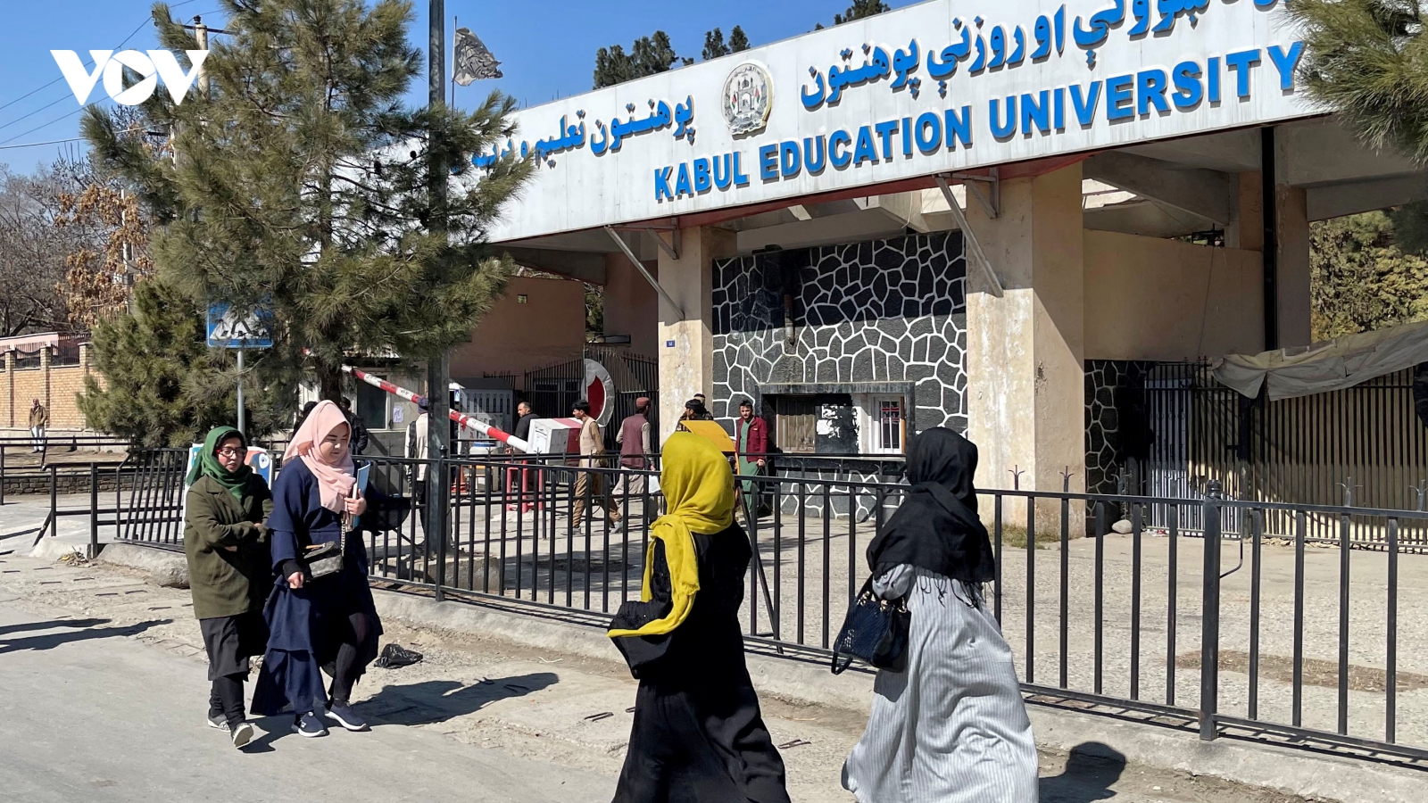 Taliban cấm vô thời hạn phụ nữ Afghanistan theo học đại học