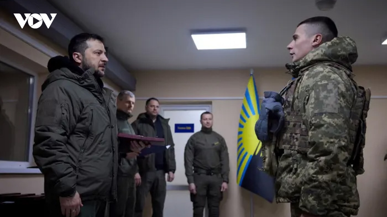 Tổng thống Ukraine Zelensky thăm các binh sỹ gần tiền tuyến phía Đông