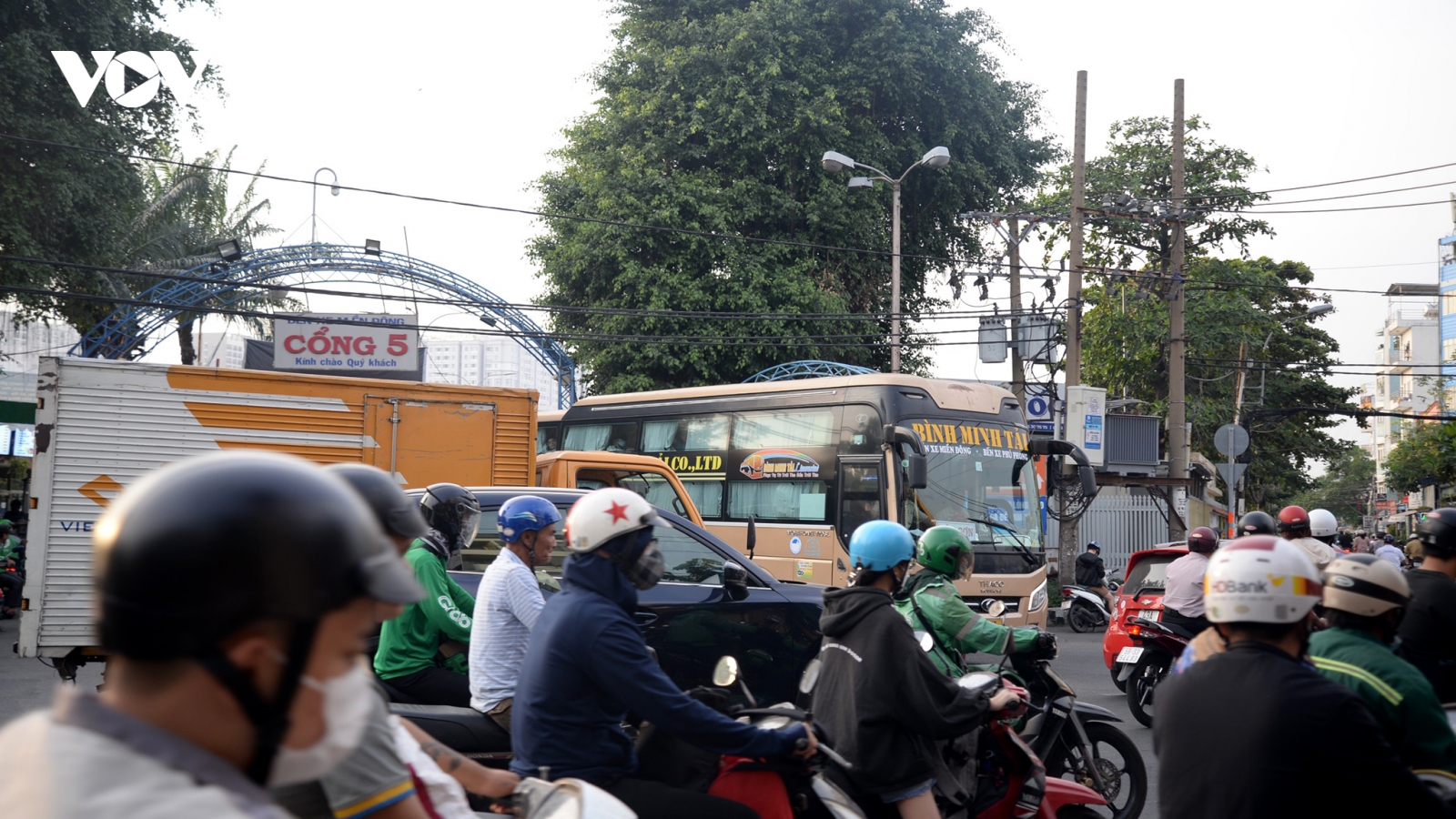 Sân ga, bến xe ở TP.HCM thông thoáng ngày cuối năm