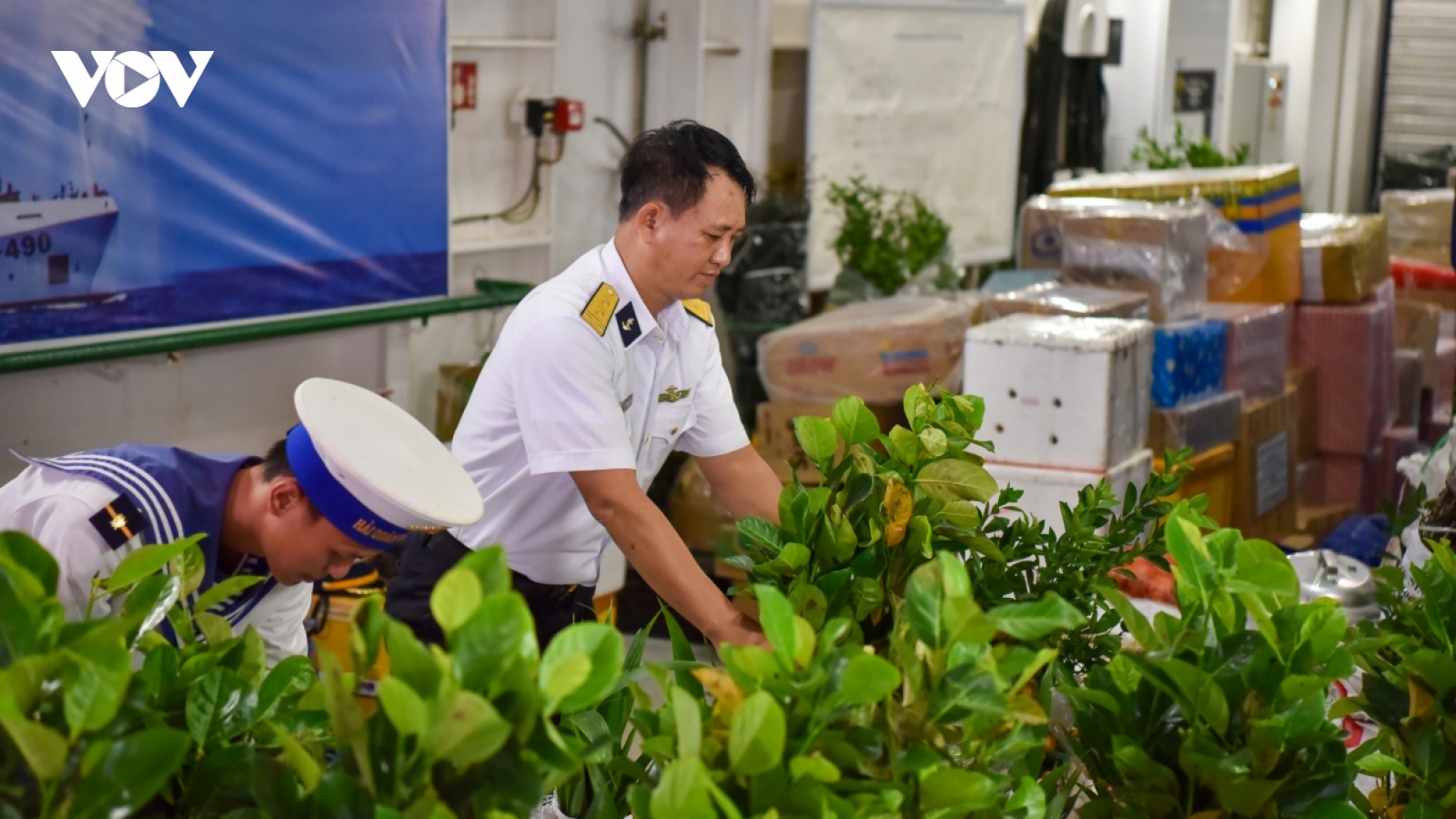 Tet gifts delivered to Truong Sa soldiers