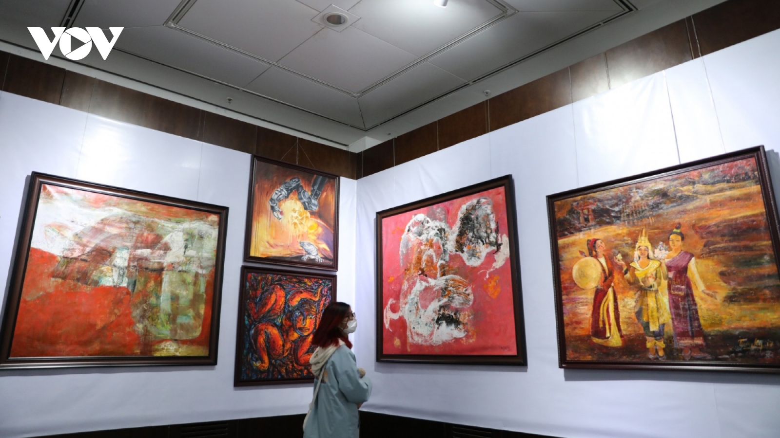 Vietnamese and Korean artists showcase paintings at Hanoi Museum