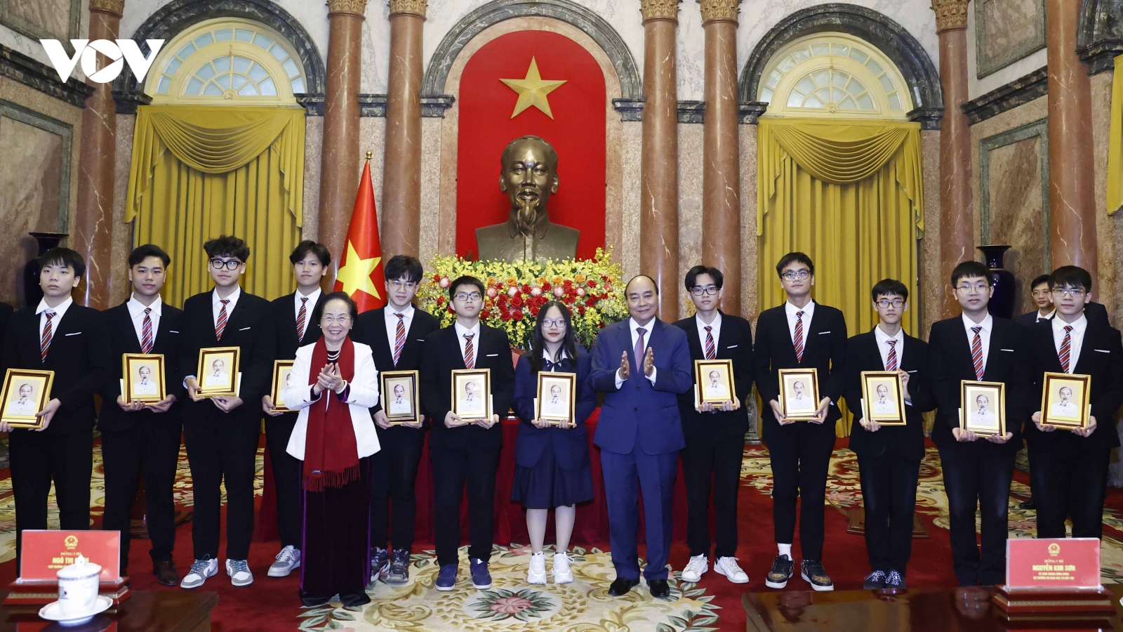 Chủ tịch nước trao Huân chương Lao động cho học sinh đoạt giải quốc tế 2022