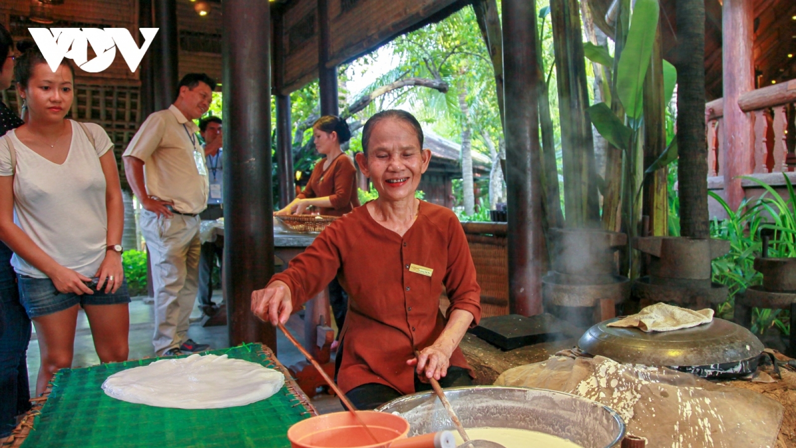 Thúc đẩy du lịch qua Bộ ẩm thực tiêu biểu cụm miền Trung