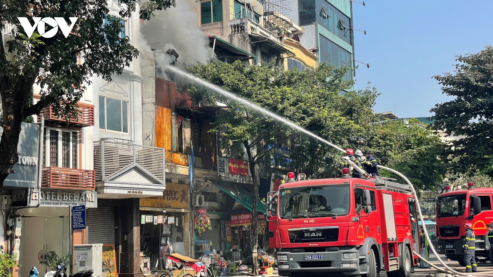 Cháy lớn tại ngôi nhà cổ bán khung tranh ở phố Hàng Bông