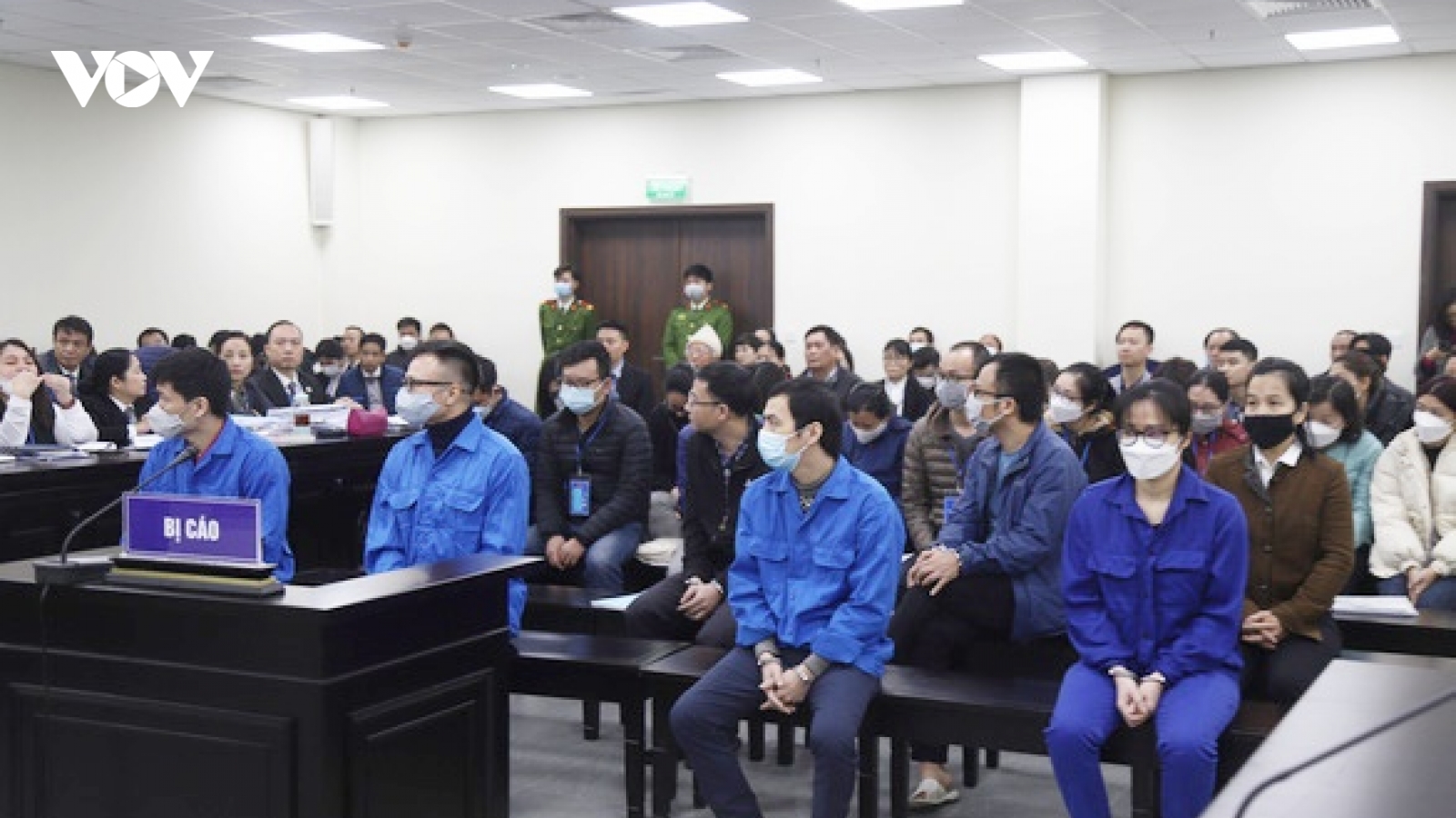 Xét xử "siêu lừa" Nguyễn Thị Hà Thành: Hoãn phiên tòa do bị cáo và bị hại nhập viện