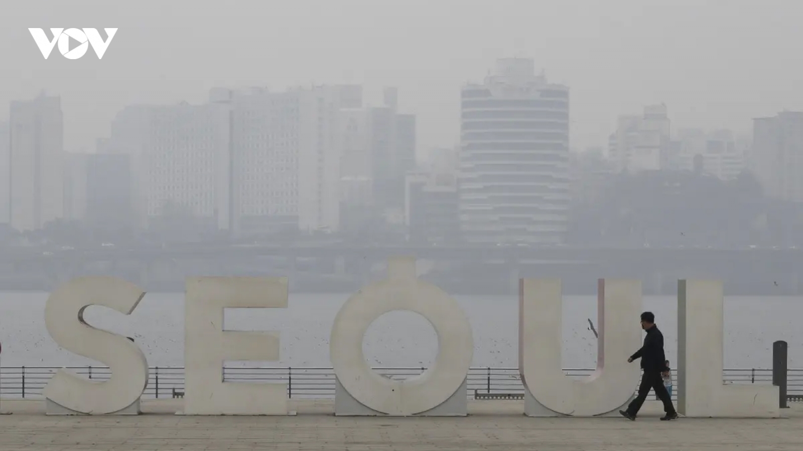 Hàn Quốc cảnh báo về bụi mịn bao trùm khắp thủ đô Seoul