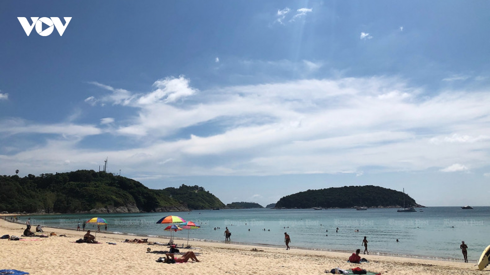 Cao điểm du lịch, Phuket thiếu hụt lao động trầm trọng