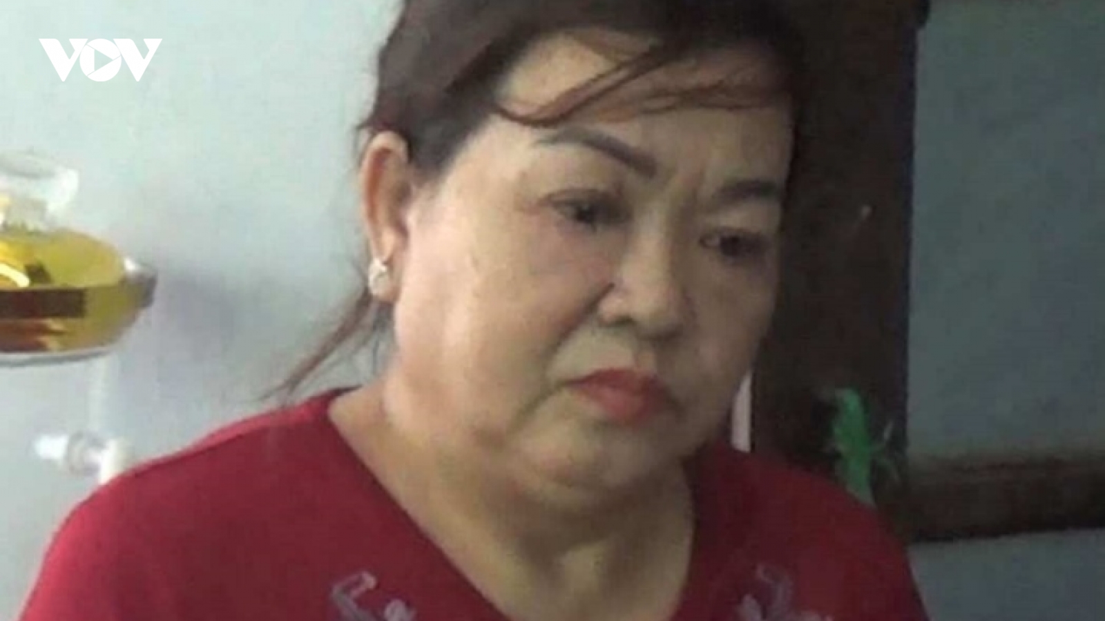 Mẹ cho vay lãi suất "cắt cổ", con gái bắt giữ con nợ vì không có tiền trả