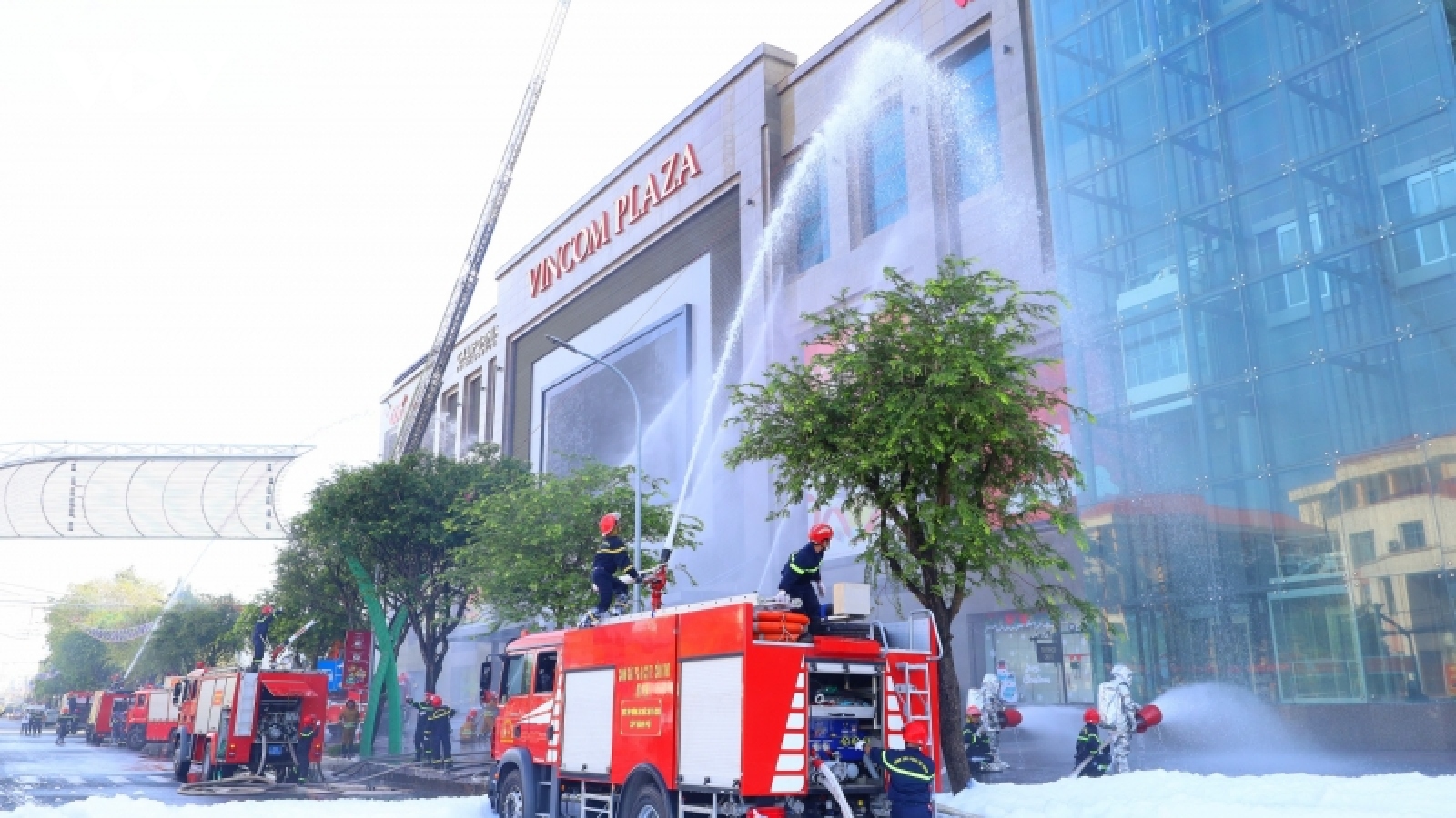Thực tập phương án cứu nạn cứu hộ tại Trung tâm thương mại khi đông người và cháy lớn