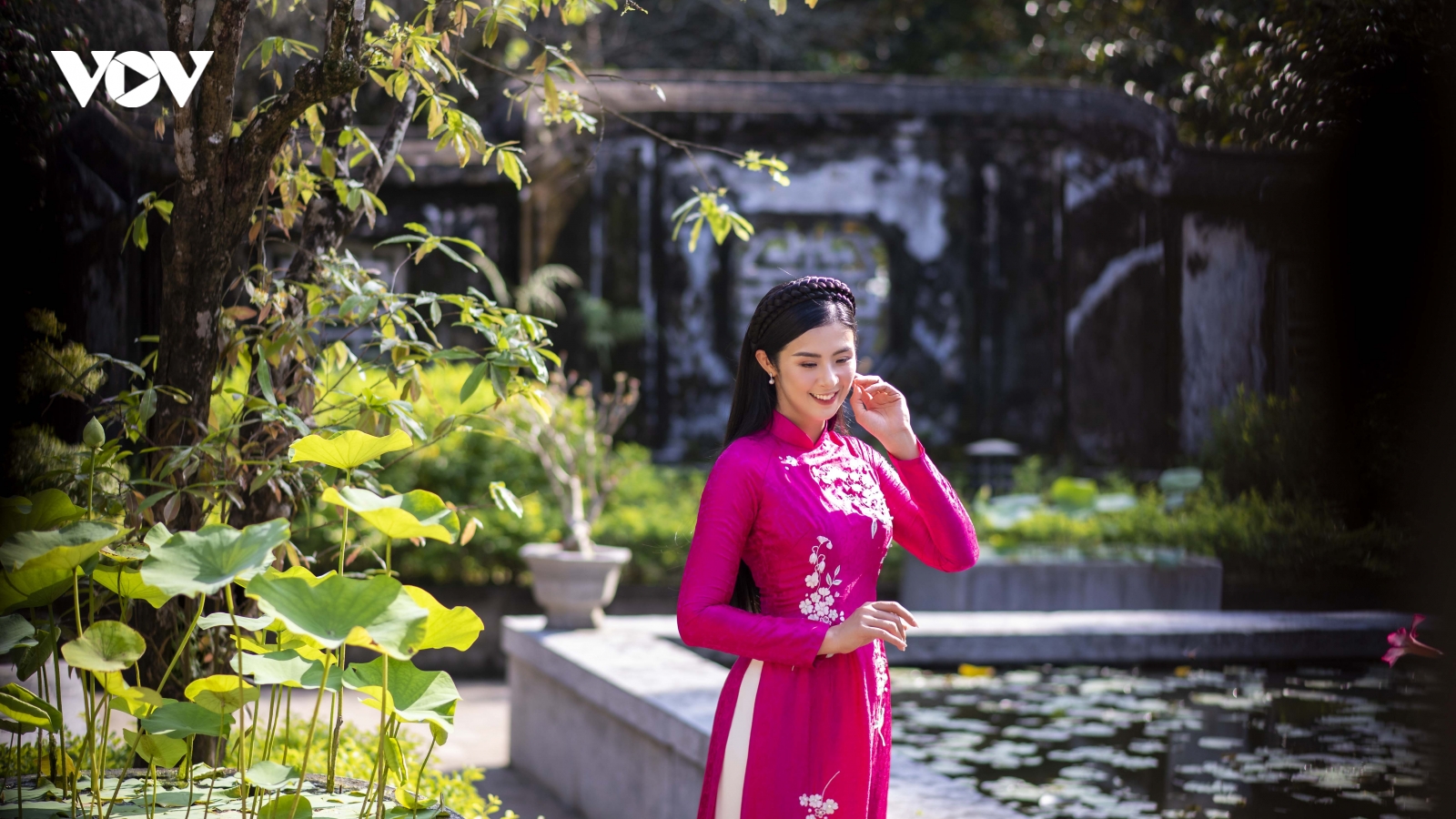 Ngắm BST áo dài "Thanh xuân" của Hoa hậu Ngọc Hân