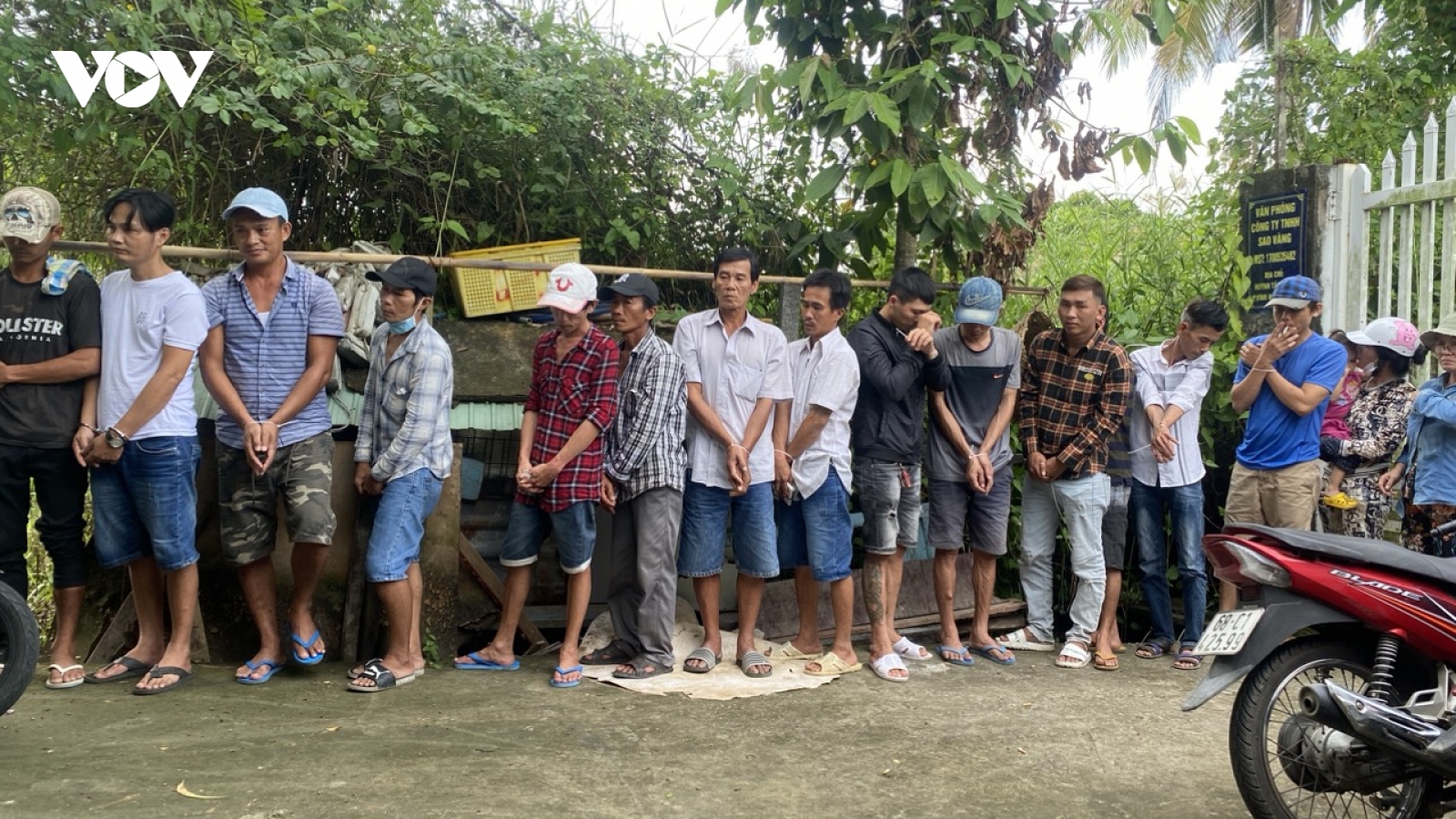 Mật phục bắt nóng nhóm người đá gà ăn tiền trực tuyến qua mạng từ nước ngoài