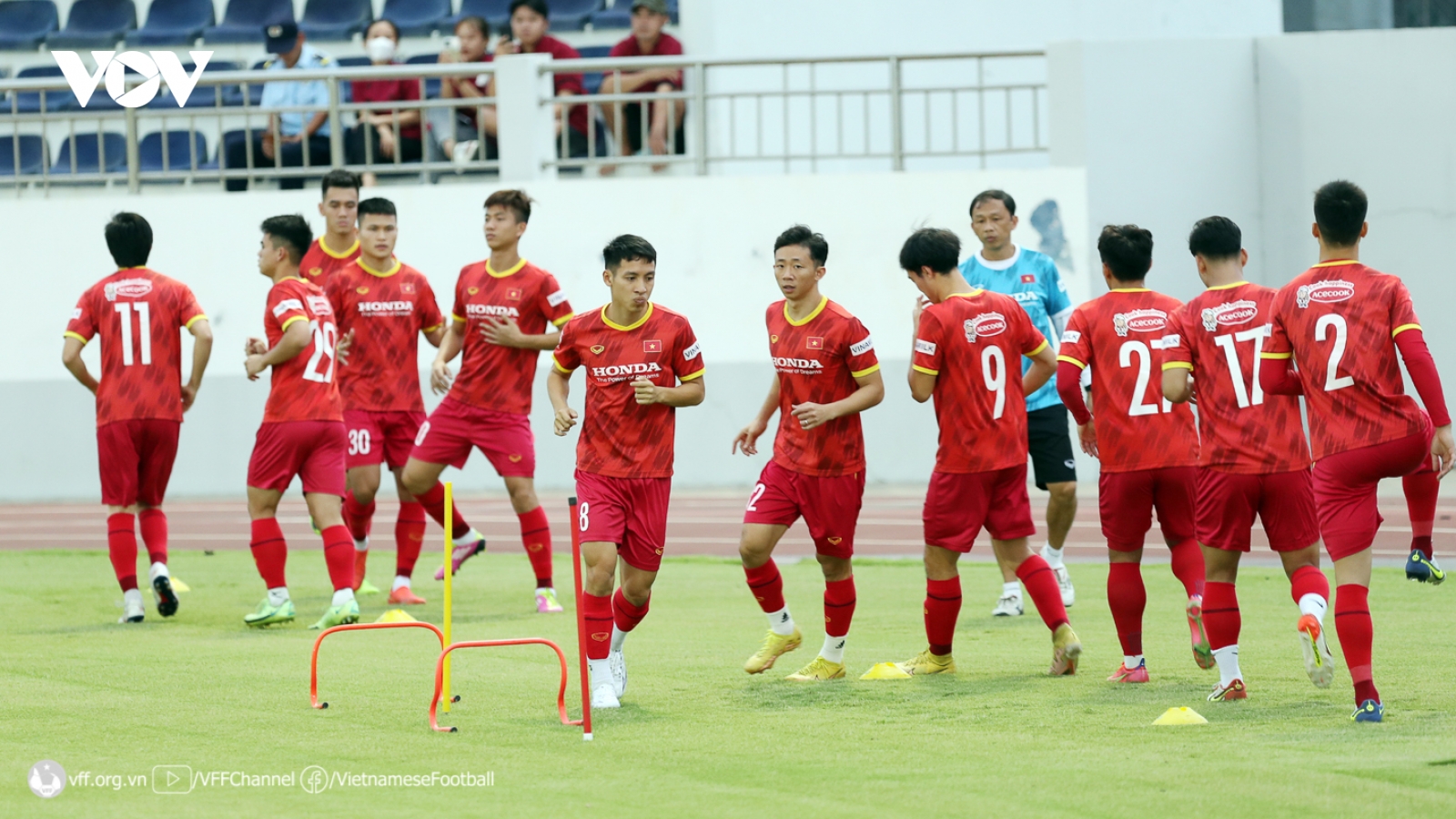 ĐT Việt Nam bắt đầu rèn quân ở Vũng Tàu: Thành Chung và Tiến Dũng phải tập riêng