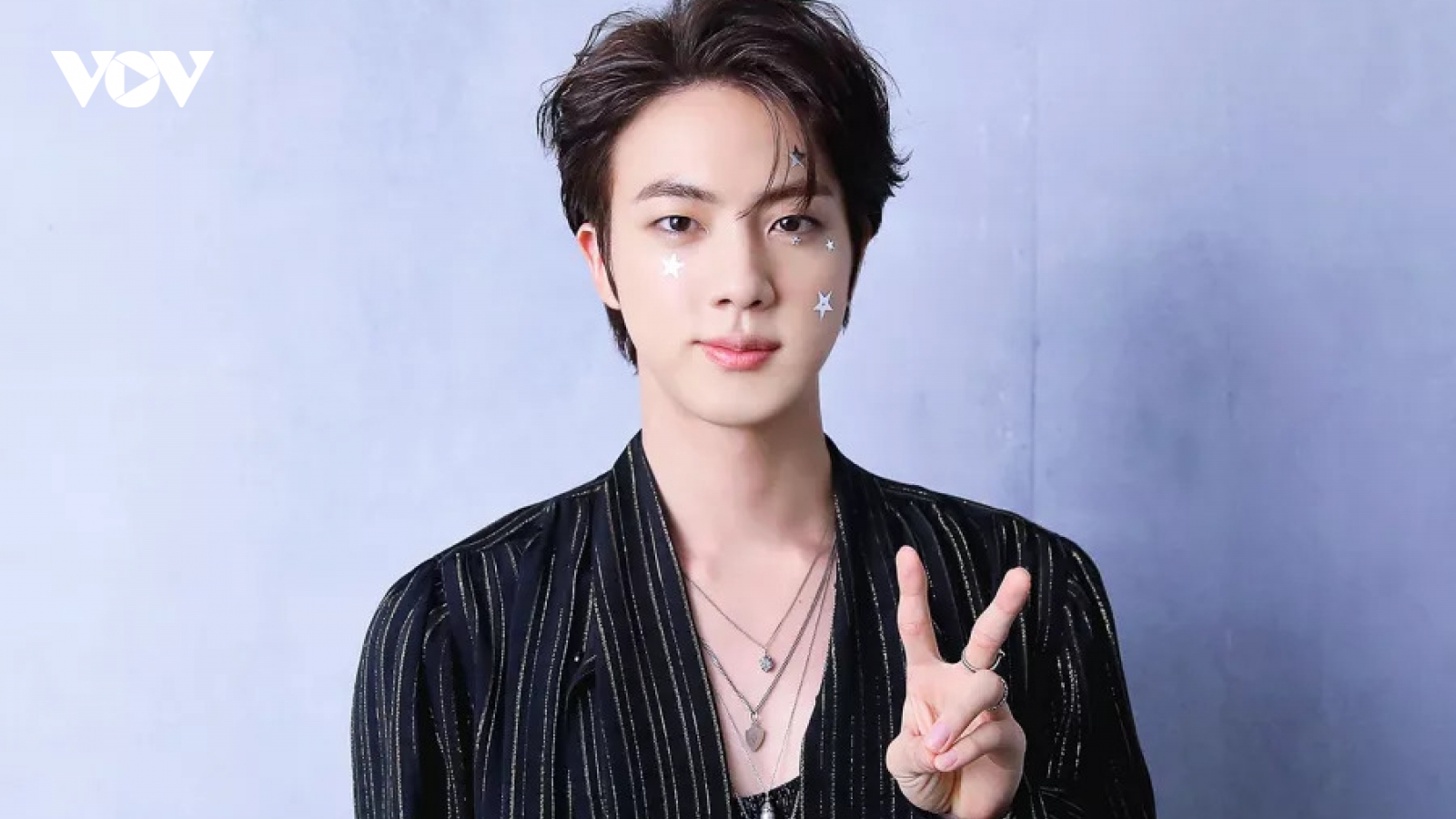 Jin (BTS) khoe ảnh cắt tóc trước khi nhập ngũ