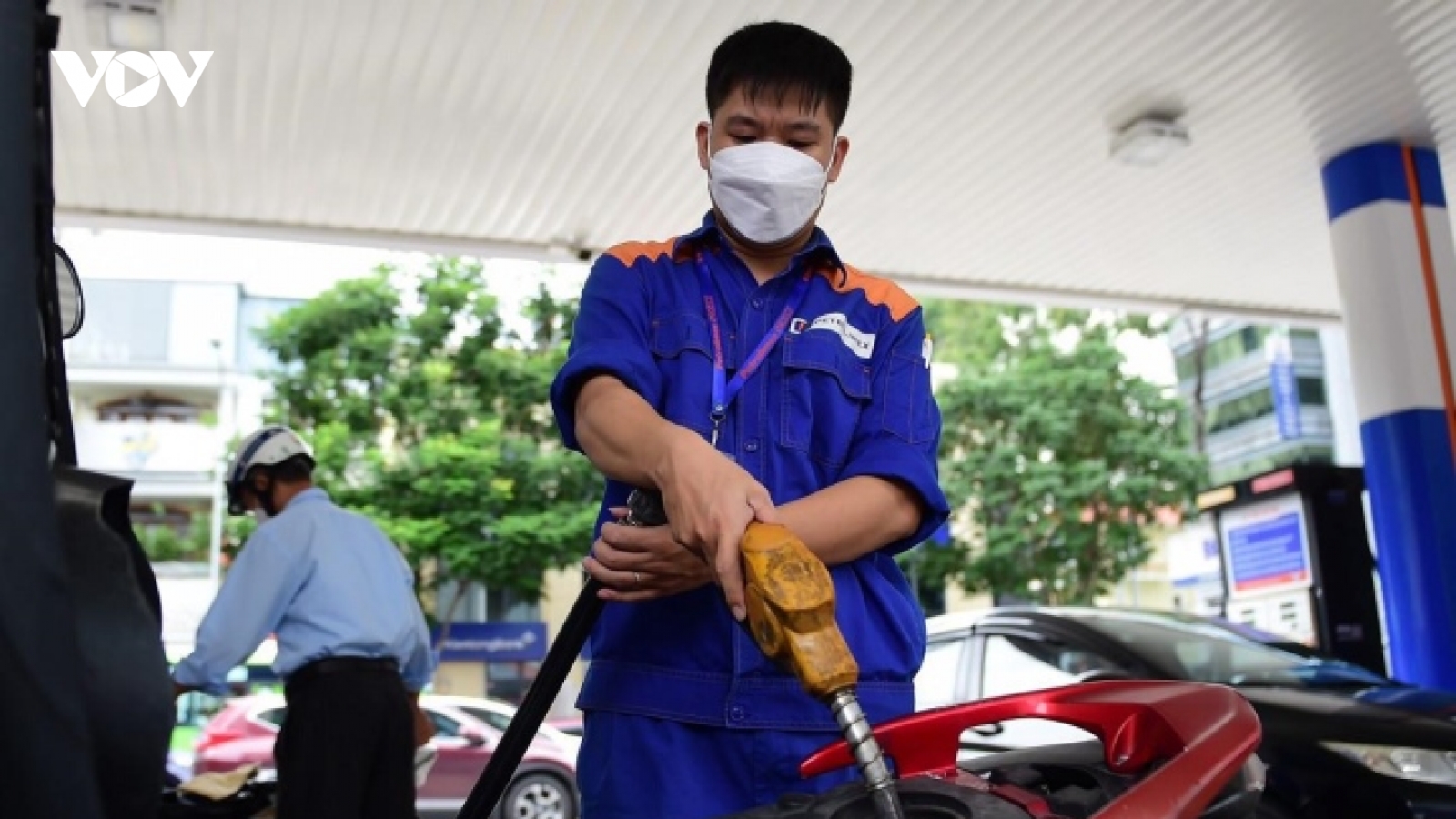 Chính phủ thông qua đề xuất giảm sàn thuế bảo vệ môi trường với xăng dầu