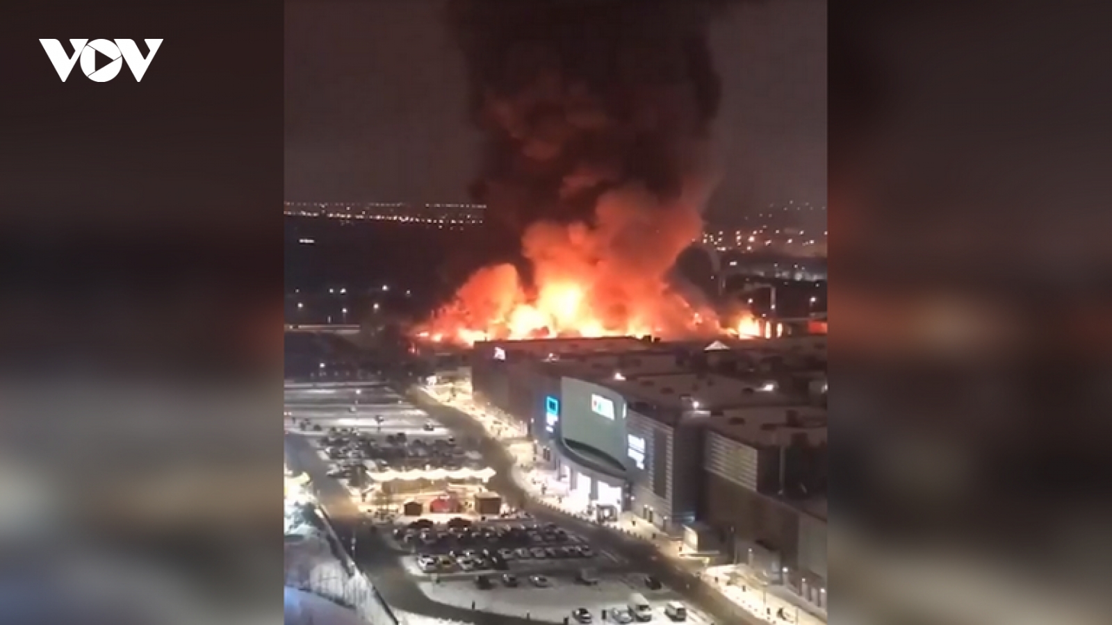Cháy lớn bao trùm trung tâm mua sắm ở ngoại ô thủ đô Moscow của Nga