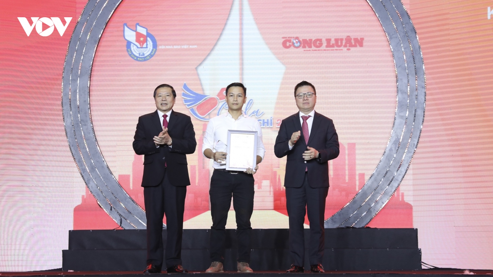 Khoảnh khắc báo chí 2021: Góc nhìn đa chiều qua lăng kính người làm báo