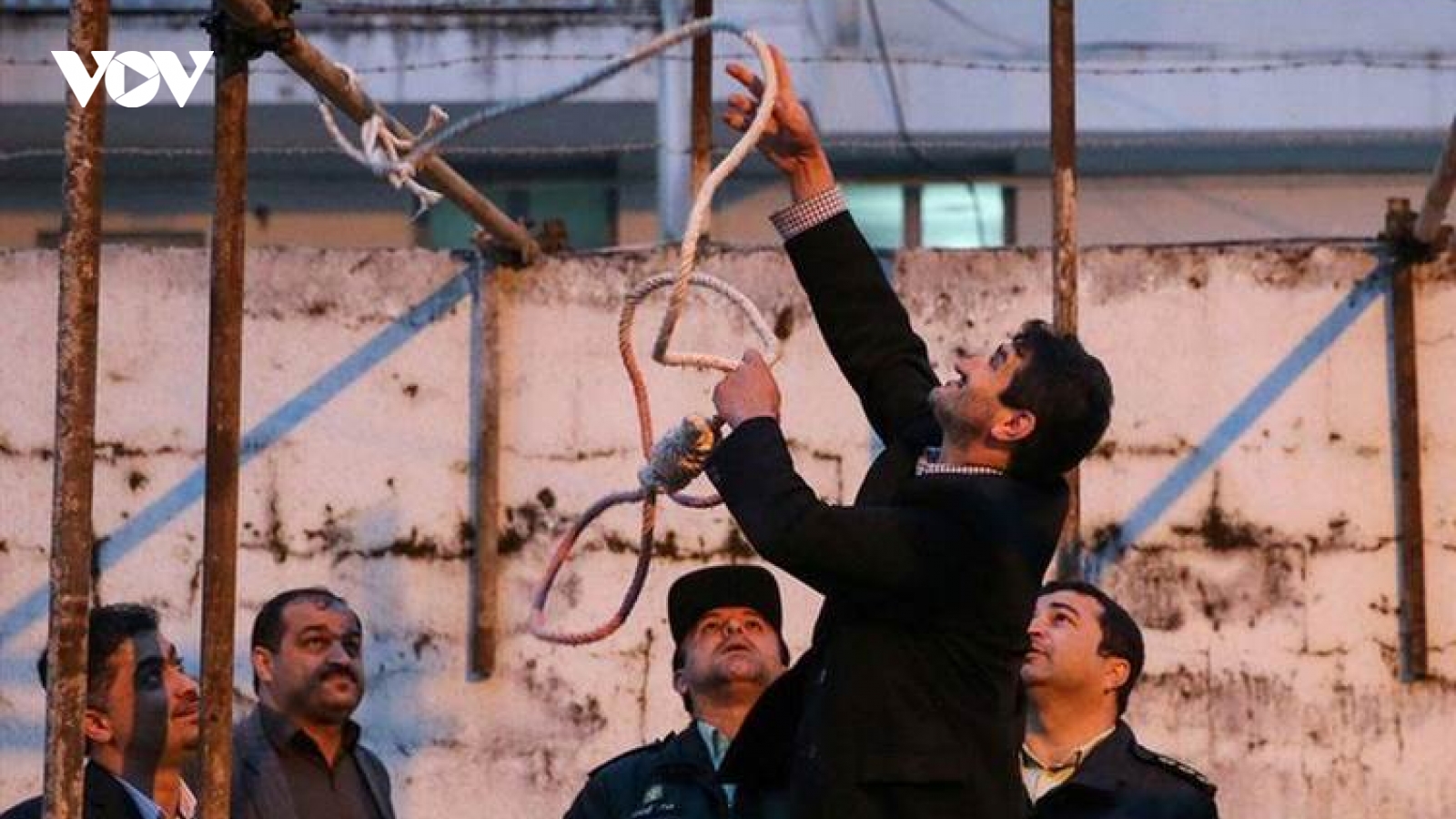 Iran xử tử cựu thứ trưởng quốc phòng, Anh phản đối quyết liệt