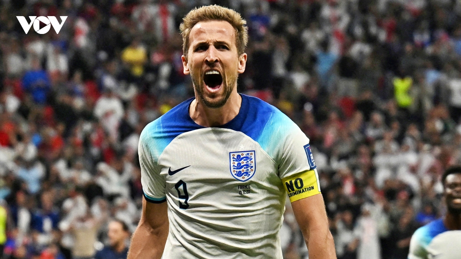 Harry Kane đi vào lịch sử trong ngày buồn của tuyển Anh