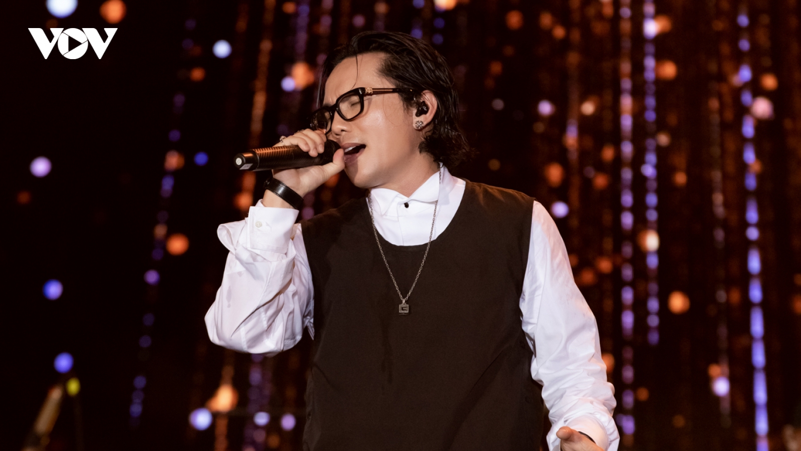 Mars Anh Tú thăng hoa trên sân khấu với loạt "hit" trong album mới