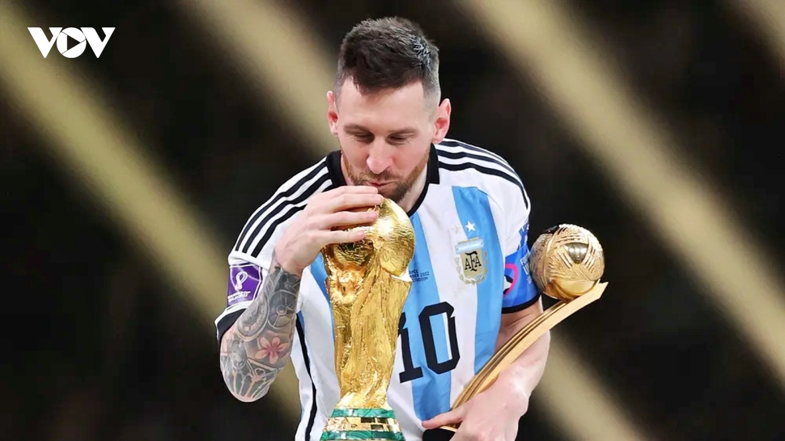 Messi giành Quả bóng Vàng World Cup 2022, thiết lập hàng loạt kỷ lục khủng