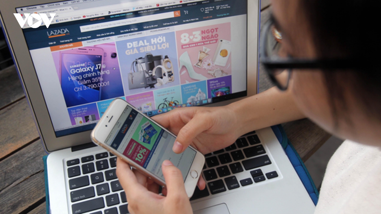 Cuối năm, rào rào kích cầu mua sắm online