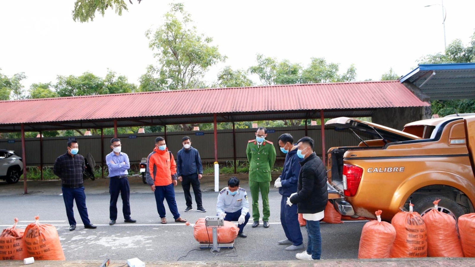 Nóng 24h: Vận chuyển hơn 1 tấn chất độc xyanua từ Hà Nội lên Lai Châu