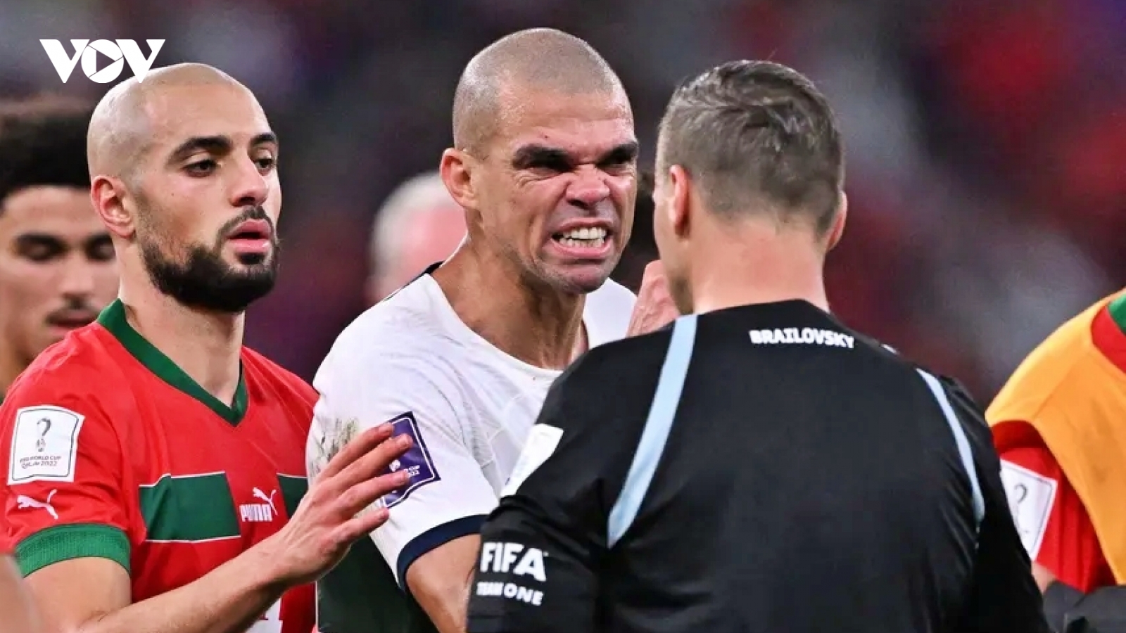 Pepe trút giận lên trọng tài sau khi Bồ Đào Nha thua Morocco
