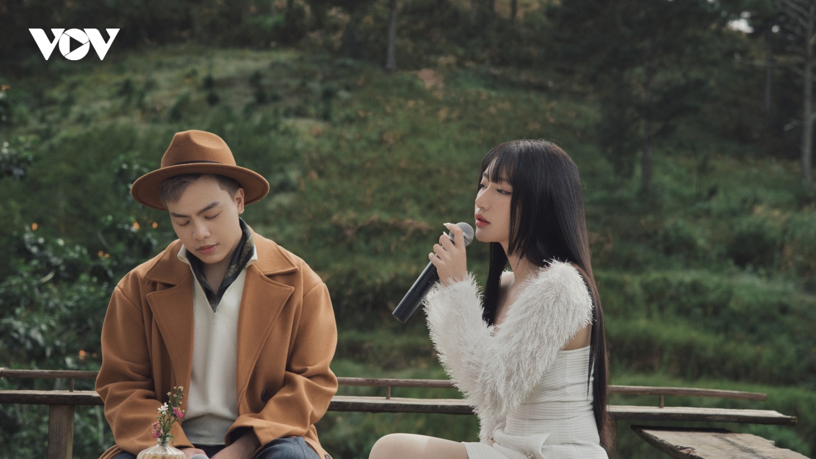 Hứa Kim Tuyền kết hợp cùng Orange tung ca khúc “đau tim" về người cũ