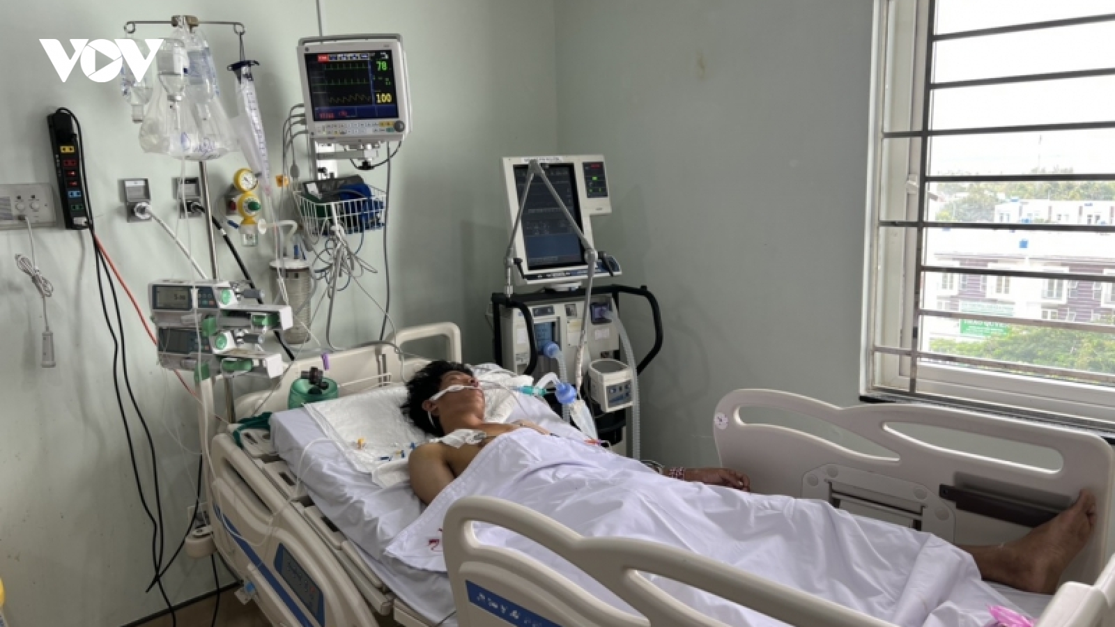 Cảnh báo ngộ độc rượu gia tăng dịp cuối năm