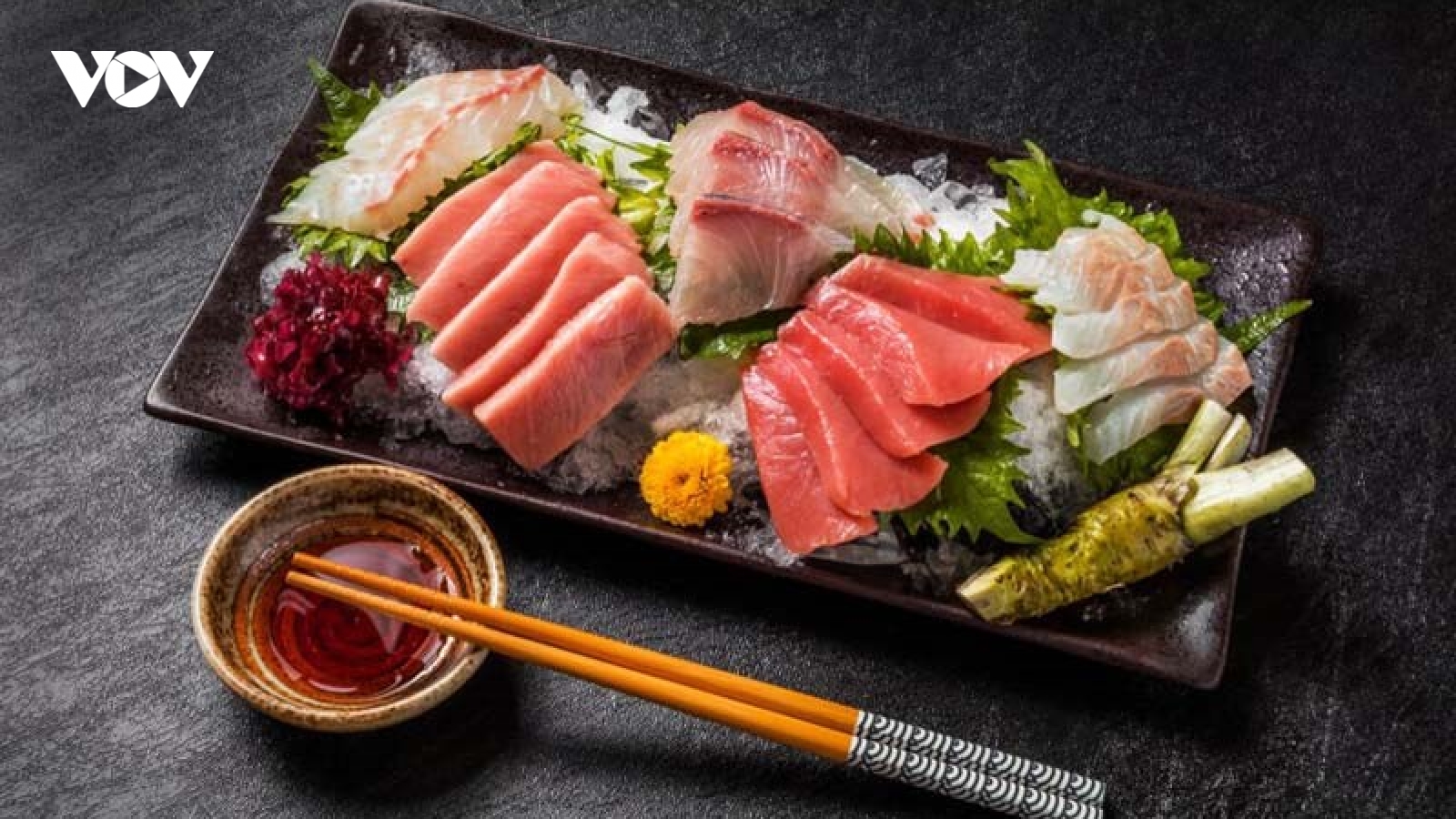 Chuyên gia khuyến cáo chỉ nên ăn sashimi trong 30 phút